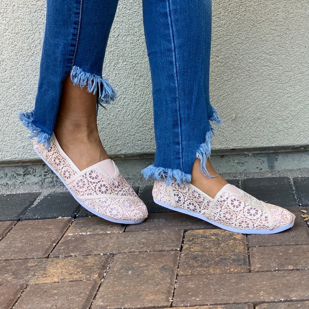 NIB Blush Pink Floral Crochet Slip-On Loafer Flats - Picture 8 of 8